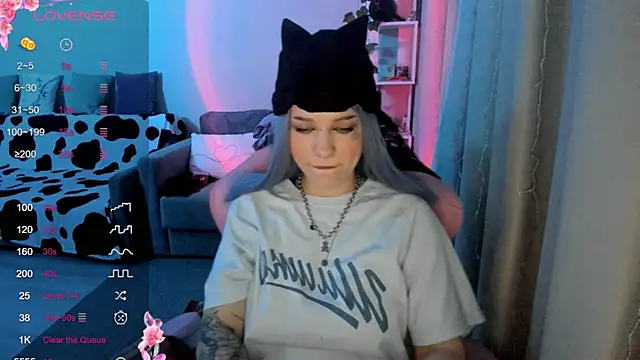 Snapshot of Ledy_WWWII chatting on 02-16-25, 04:21 Ledy WWWII online show from 02-16-25, 04:21