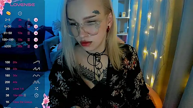 Snapshot of Ledy_WWWII chatting on 03-07-25, 04:11 Ledy WWWII online show from 03-07-25, 04:11