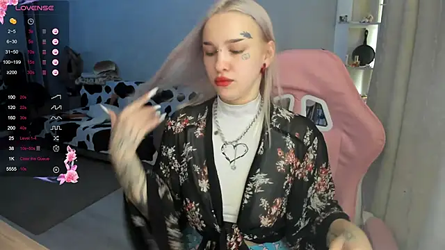 Snapshot of Ledy_WWWII chatting on 03-15-25, 10:13 Ledy WWWII online show from 03-15-25, 10:13