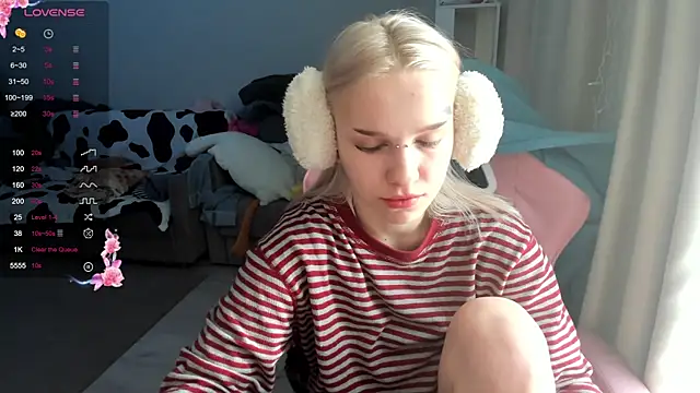 Snapshot of Ledy_WWWII chatting on 03-23-25, 05:21 Ledy WWWII online show from 03-23-25, 05:21