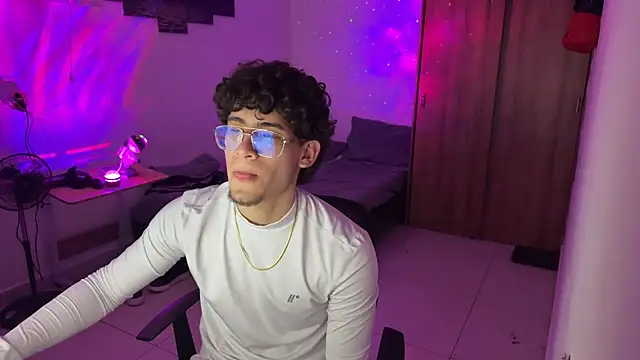 Kisan Smith online show from 12-19-25, 04:08