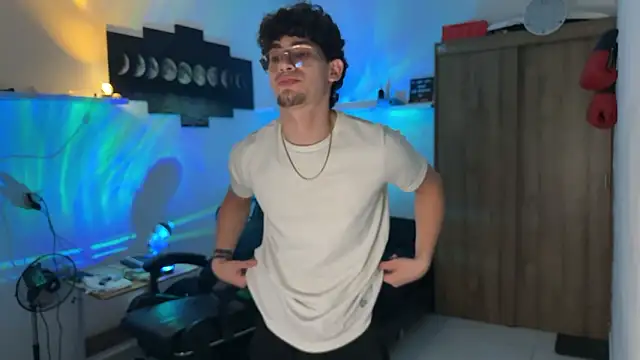 Kisan Smith online show from 02-10-26, 01:43