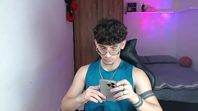 Kisan Smith online show from 03-12-26, 02:39