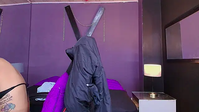 Snapshot of Juliet_Nasty chatting on 03-19-25, 06:23 Juliet Nasty online show from 03-19-25, 06:23