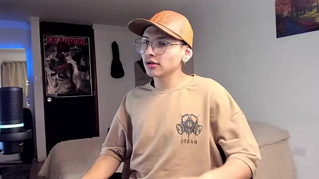 a lejandro 0 8 online show from 12-08-24, 09:57