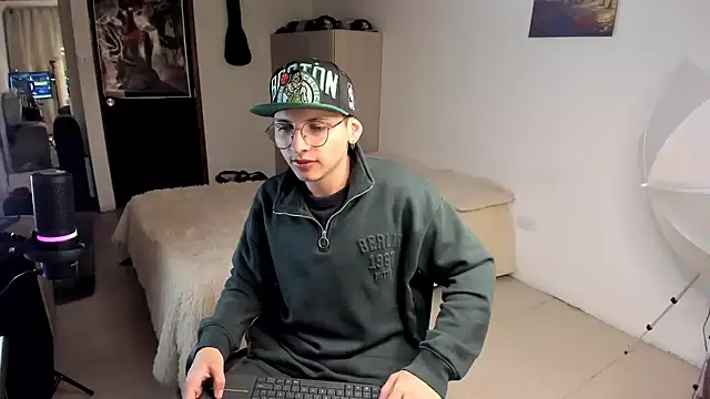 a lejandro 0 8 online show from 12-14-24, 01:06