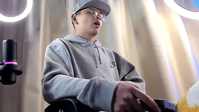 a lejandro 0 8 online show from 02-05-25, 04:06