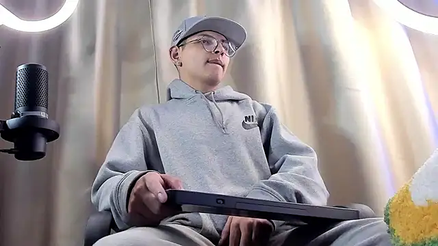 a lejandro 0 8 online show from 02-05-25, 07:07