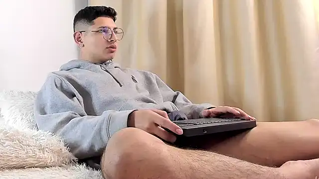 a lejandro 0 8 online show from 02-09-25, 03:11