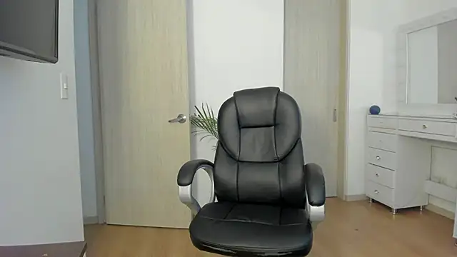 Snapshot of charlotte_tiller chatting on 07-20-26, 01:42 charlotte tiller online show from 07-20-26, 01:42