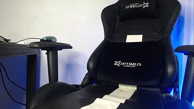 Plug Control online show from 09-13-25, 05:29