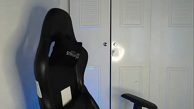 Plug Control online show from 09-15-25, 02:17