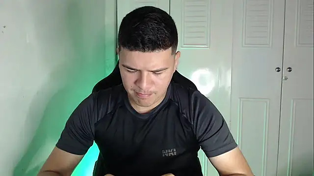 Plug Control online show from 09-23-25, 02:31