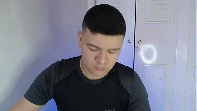 Plug Control online show from 10-11-25, 04:27