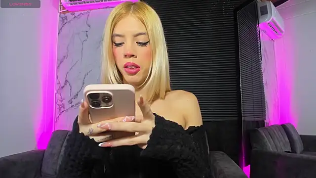 Courtney gonet online show from 12-17-25, 12:55