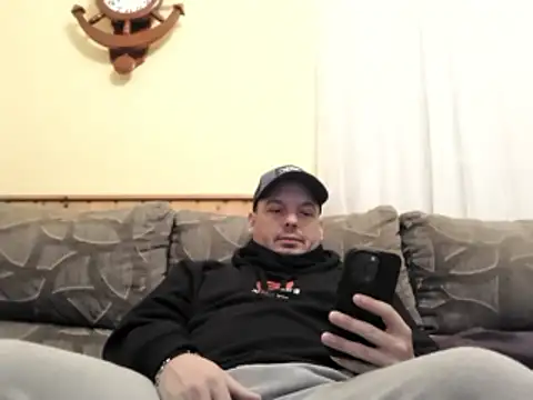 Snapshot of Jose_HotLatino chatting on 01-17-26, 04:33 Jose HotLatino online show from 01-17-26, 04:33