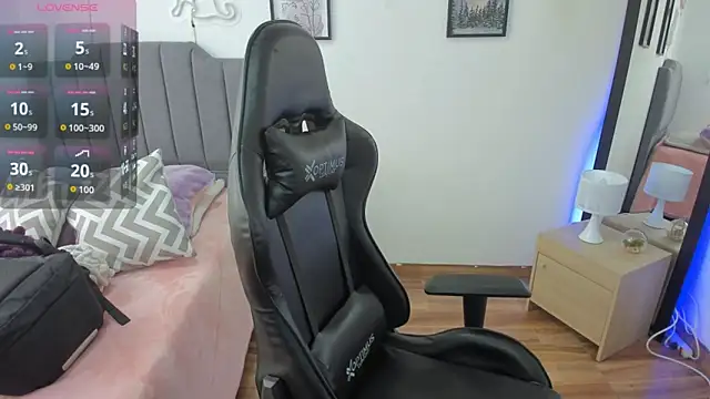 Amy joones online show from 11-17-25, 01:28