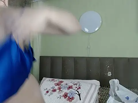 Kira Miler online show from 02-11-25, 06:40