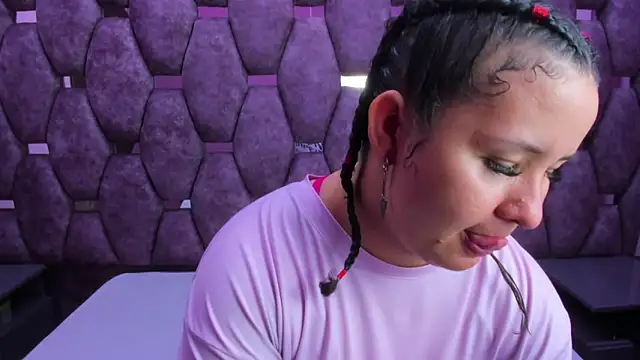 Snapshot of AlaSmith chatting on 10-23-25, 02:33 AlaSmith online show from 10-23-25, 02:33