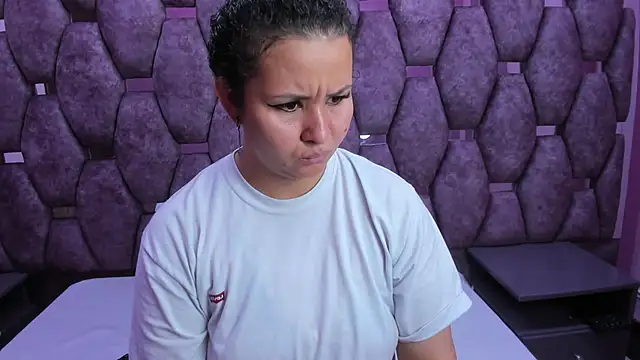 Snapshot of AlaSmith chatting on 10-31-25, 01:28 AlaSmith online show from 10-31-25, 01:28