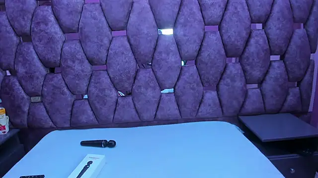 Snapshot of AlaSmith chatting on 11-02-25, 02:03 AlaSmith online show from 11-02-25, 02:03