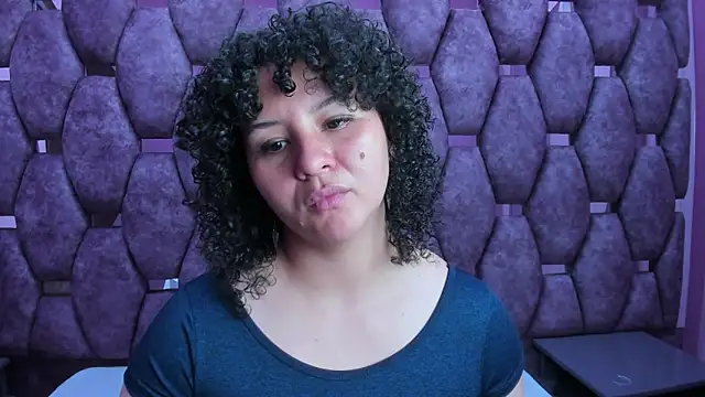 Snapshot of AlaSmith chatting on 11-03-25, 01:29 AlaSmith online show from 11-03-25, 01:29