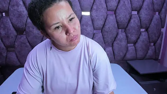 Snapshot of AlaSmith chatting on 11-04-25, 02:54 AlaSmith online show from 11-04-25, 02:54