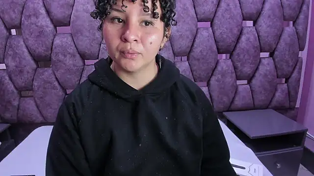 Snapshot of AlaSmith chatting on 11-05-25, 02:11 AlaSmith online show from 11-05-25, 02:11