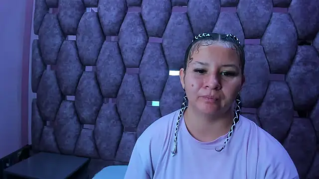 Snapshot of AlaSmith chatting on 11-18-25, 02:28 AlaSmith online show from 11-18-25, 02:28