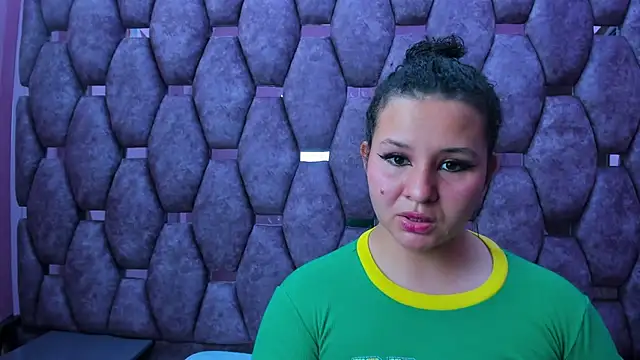 Snapshot of AlaSmith chatting on 11-25-25, 02:22 AlaSmith online show from 11-25-25, 02:22