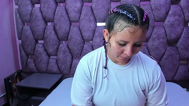 Snapshot of AlaSmith chatting on 11-30-25, 02:15 AlaSmith online show from 11-30-25, 02:15