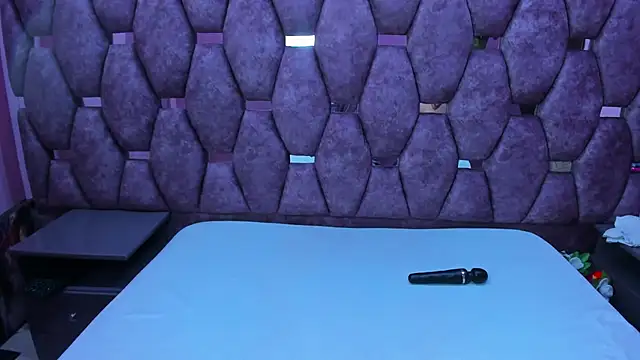 Snapshot of AlaSmith chatting on 12-02-25, 02:06 AlaSmith online show from 12-02-25, 02:06