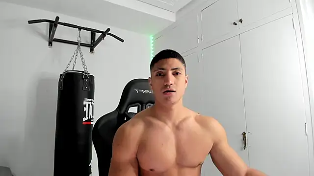 Snapshot of dan01_ chatting on 04-08-26, 06:02 dan01 online show from 04-08-26, 06:02