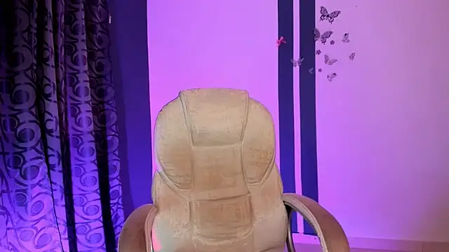 CandyLatinHott online show from 12-20-25, 11:45