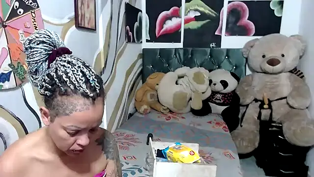 Snapshot of manzanahot9 chatting on 10-29-25, 10:50 manzanahot9 online show from 10-29-25, 10:50