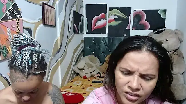 Snapshot of manzanahot9 chatting on 11-17-25, 05:41 manzanahot9 online show from 11-17-25, 05:41