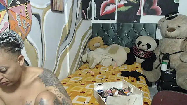 Snapshot of manzanahot9 chatting on 11-18-25, 10:41 manzanahot9 online show from 11-18-25, 10:41