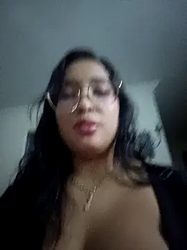 Snapshot of kitty_roouse chatting on 02-13-26, 06:53 kitty roouse online show from 02-13-26, 06:53