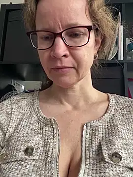 AnnikaRose online show from 04-13-26, 06:52