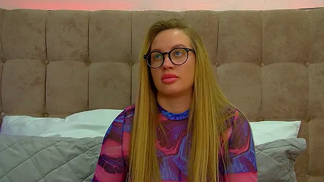 MariaNeumann online show from 03-07-25, 07:08