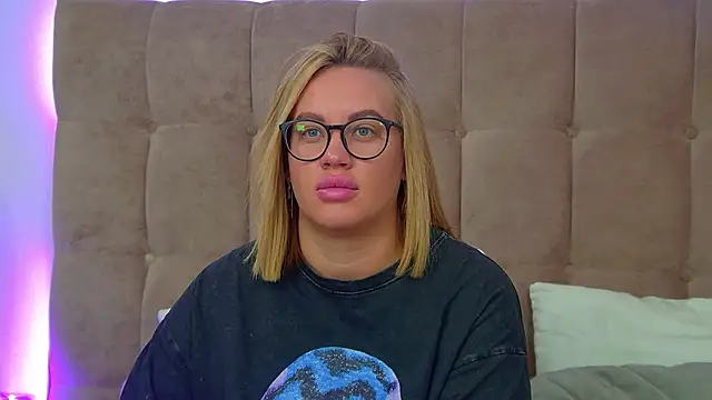 MariaNeumann online show from 11-19-25, 06:24