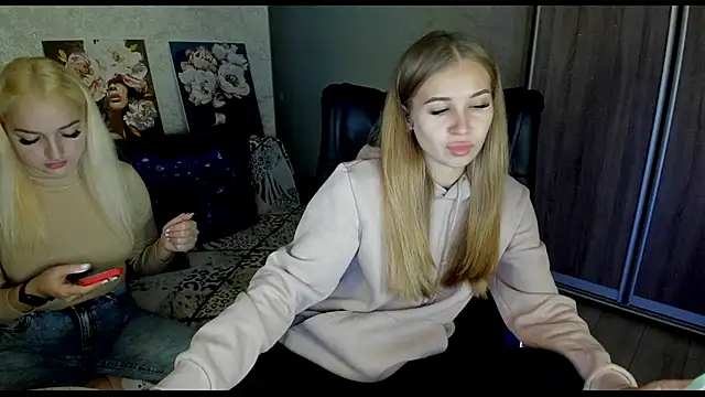  NigoNika online show from 10-10-25, 12:59