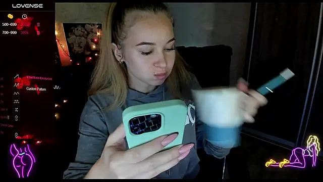  NigoNika online show from 10-31-25, 01:45