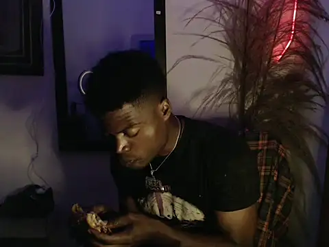 Snapshot of elnigga21 chatting on 04-13-26, 03:28 elnigga21 online show from 04-13-26, 03:28