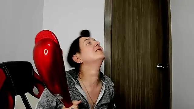 Snapshot of Sweet-Suck69 chatting on 02-20-25, 05:44 Sweet-Suck69 online show from 02-20-25, 05:44