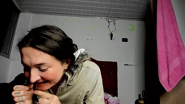 Snapshot of Sweet-Suck69 chatting on 03-16-25, 02:21 Sweet-Suck69 online show from 03-16-25, 02:21