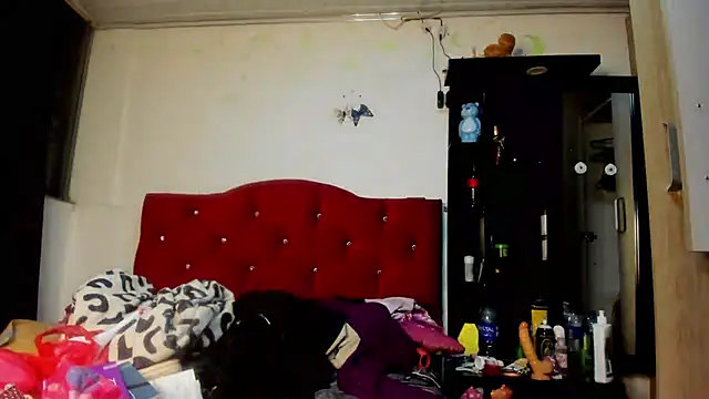 Snapshot of Sweet-Suck69 chatting on 11-30-25, 11:20 Sweet-Suck69 online show from 11-30-25, 11:20