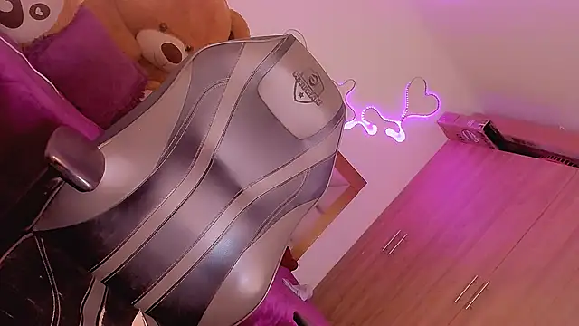 Vianca Chanel online show from 12-24-24, 04:44