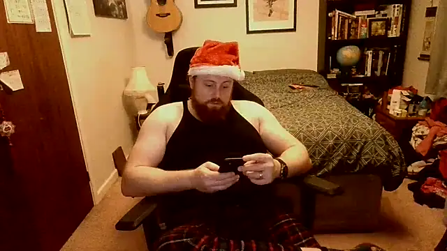Snapshot of Hairy_Guy30 chatting on 12-21-25, 10:28 Hairy Guy30 online show from 12-21-25, 10:28