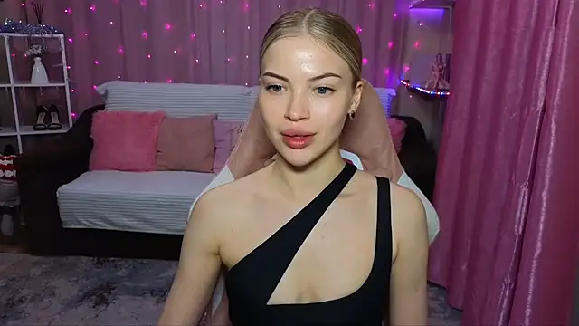 Snapshot of EmmyMills chatting on 12-01-24, 09:04 EmmyMills online show from 12-01-24, 09:04